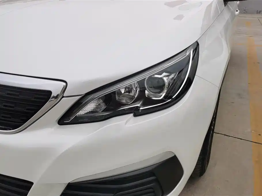 Peugeot 308 2016 1.6L Manual Fashion фото 5