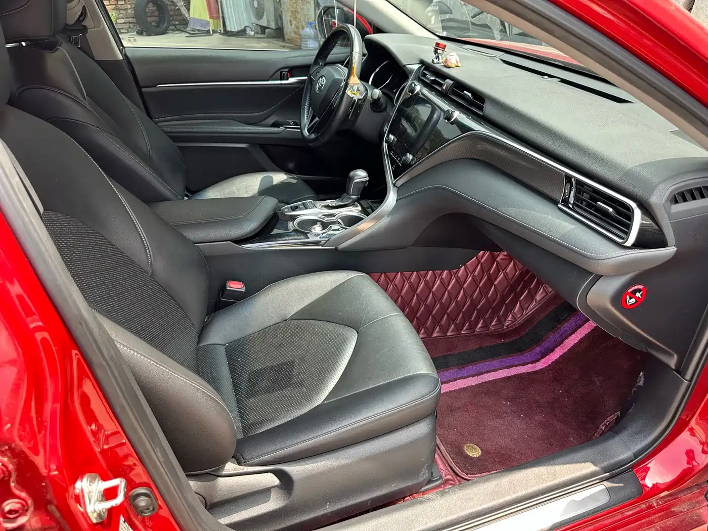 Фото 6 - Toyota Camry
