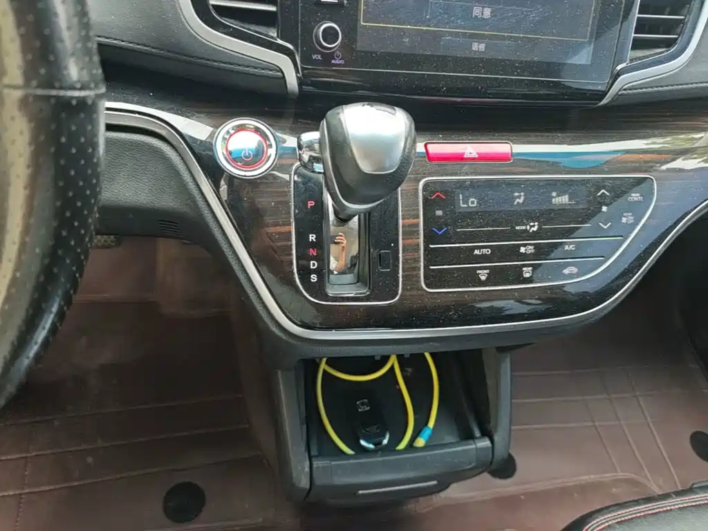 Фото 14 - Honda Odyssey
