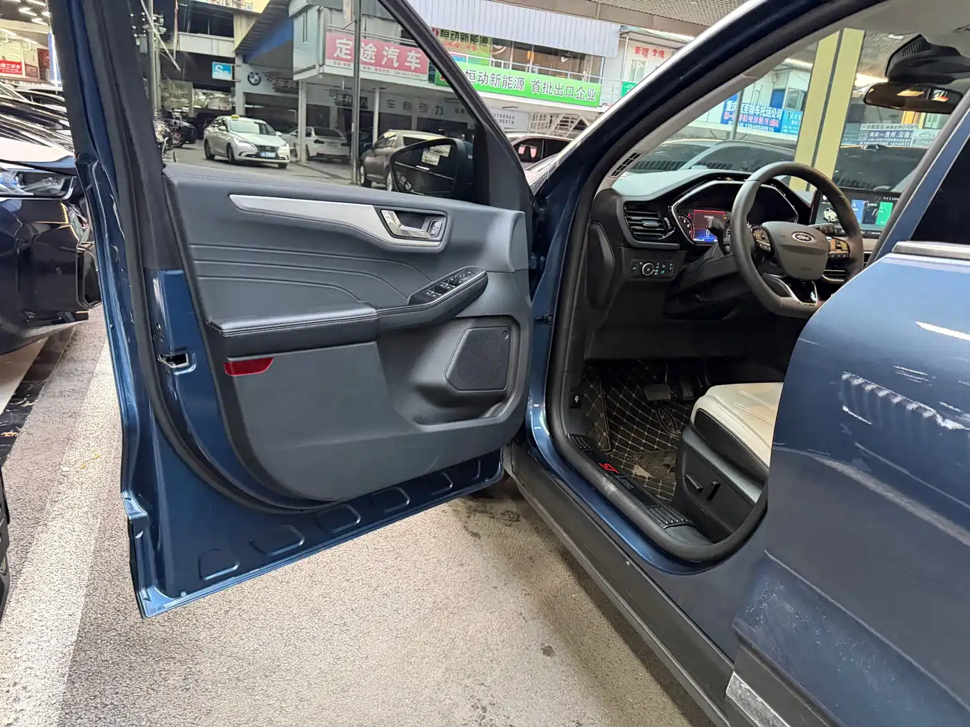 Ford Escape 2023 2024 Model EcoBoost 245 2WD Premium Edition