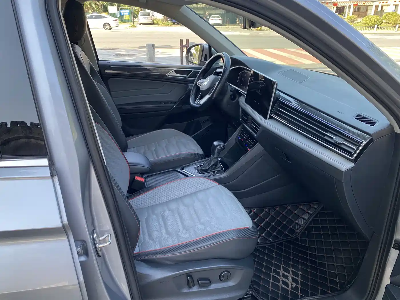 Volkswagen Tiguan L 2022 330TSI Automatic 2WD R-Line Flagship Edition фото 5