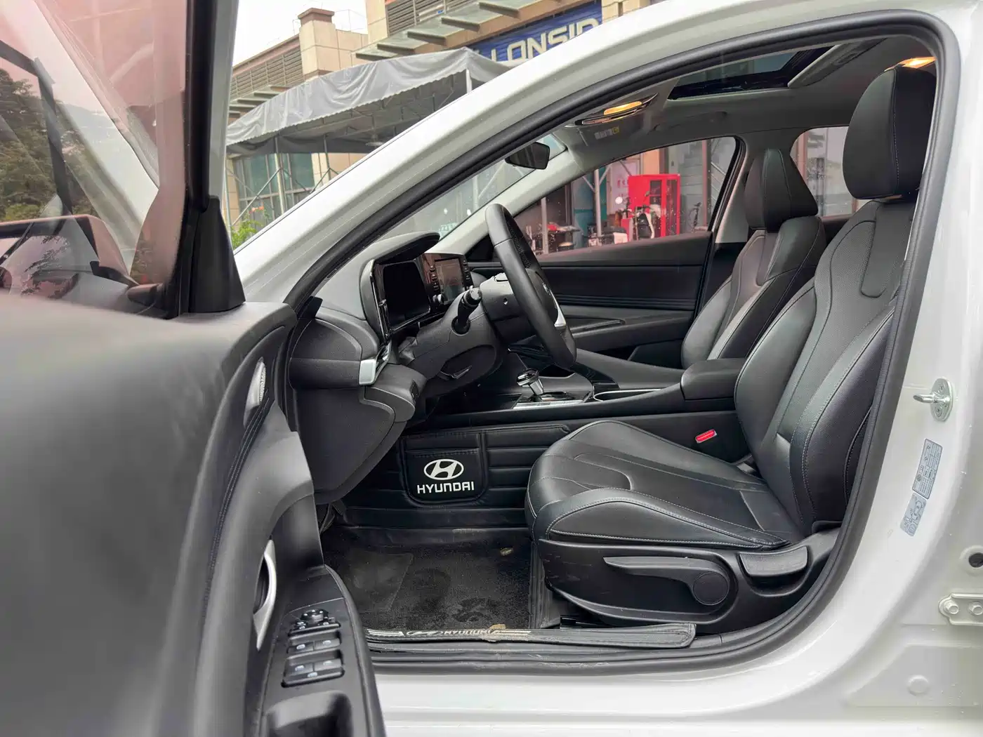 Hyundai Elantra 2023 1.5L CVT GLX Elite Edition фото 12