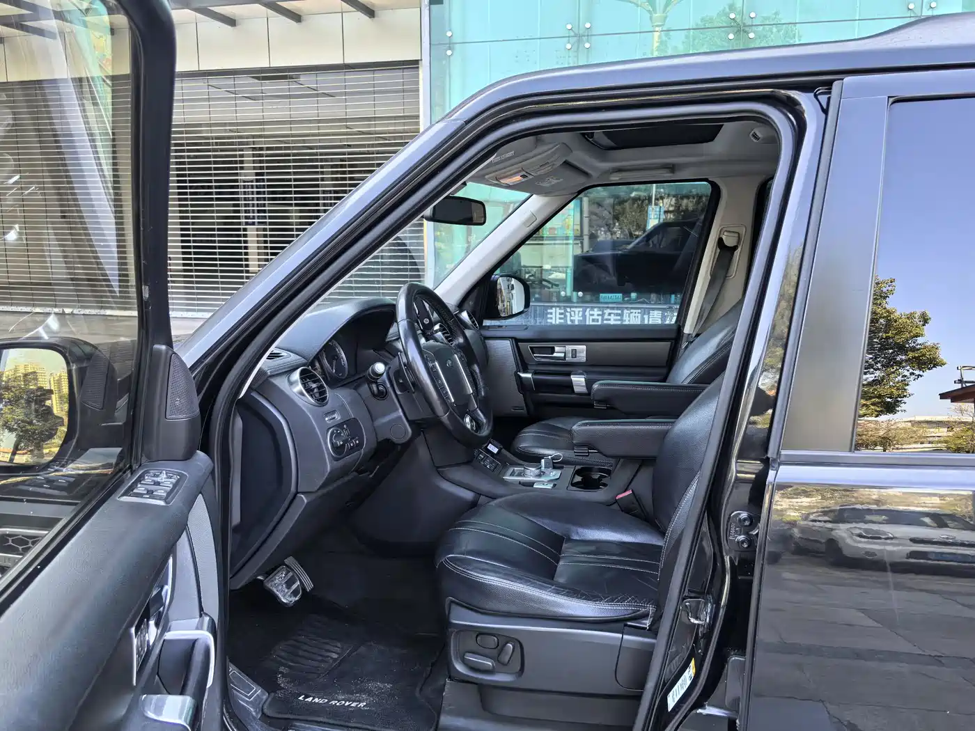 Land Rover Discovery 2016 3.0 SC V6 HSE фото 5