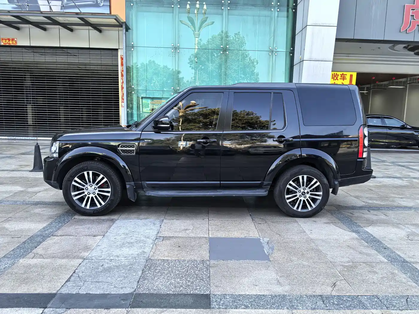 Land Rover Discovery 2016 3.0 SC V6 HSE фото 8