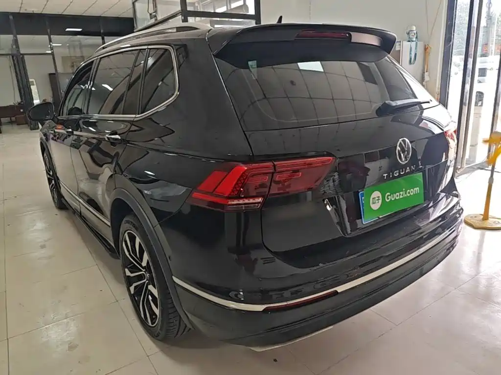 Photo 5 - Volkswagen Tiguan L
