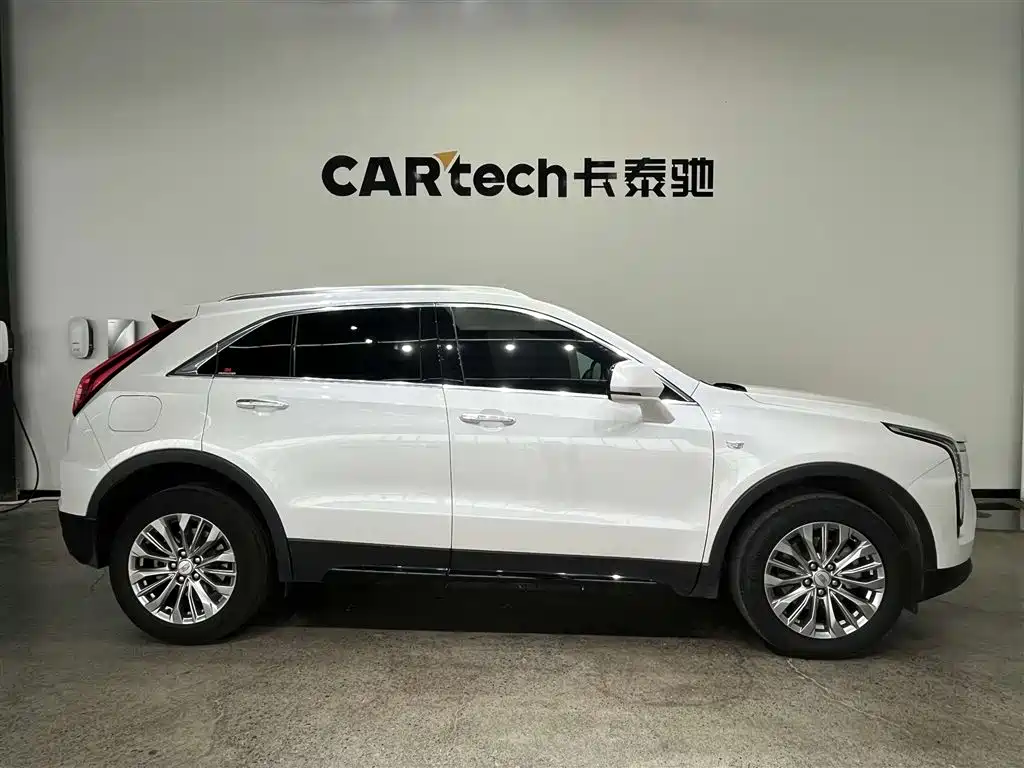 CADILLAC XT4