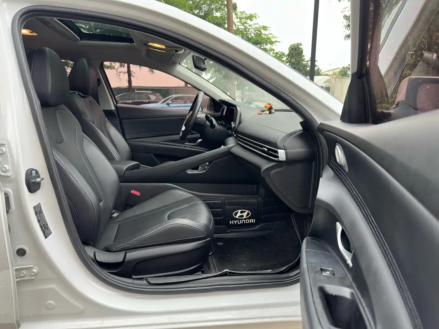 Hyundai Elantra 2023 1.5L CVT GLX Elite Edition фото 9