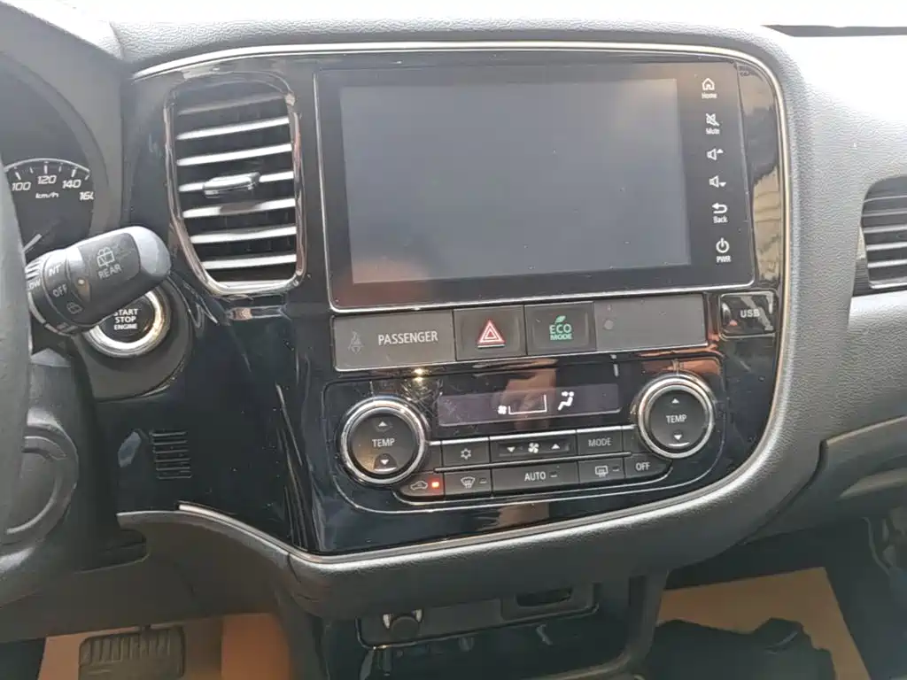 MITSUBISHI OUTLANDER