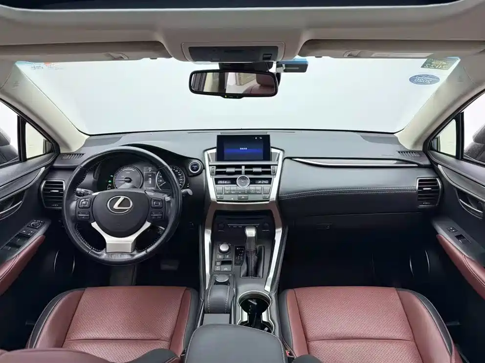 Lexus NX 2015 300h AWD F SPORT фото 4