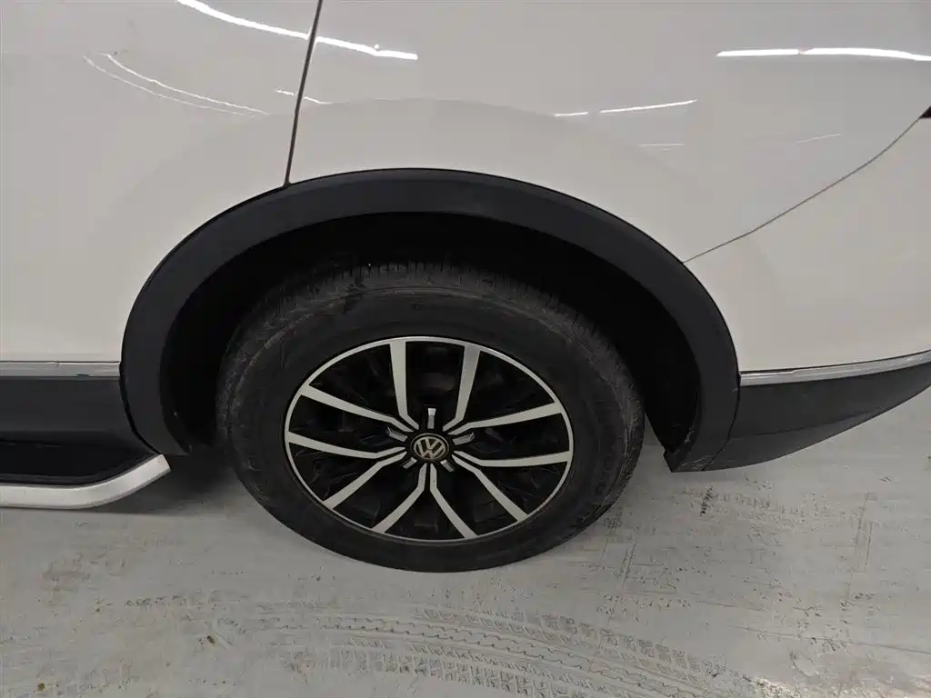 Volkswagen Tiguan L 2017 330TSI Automatic 2WD Luxury Edition фото 23