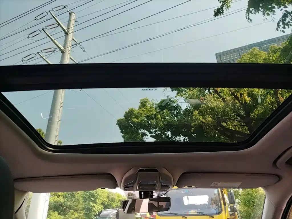 صورة 14 - Geely Preface