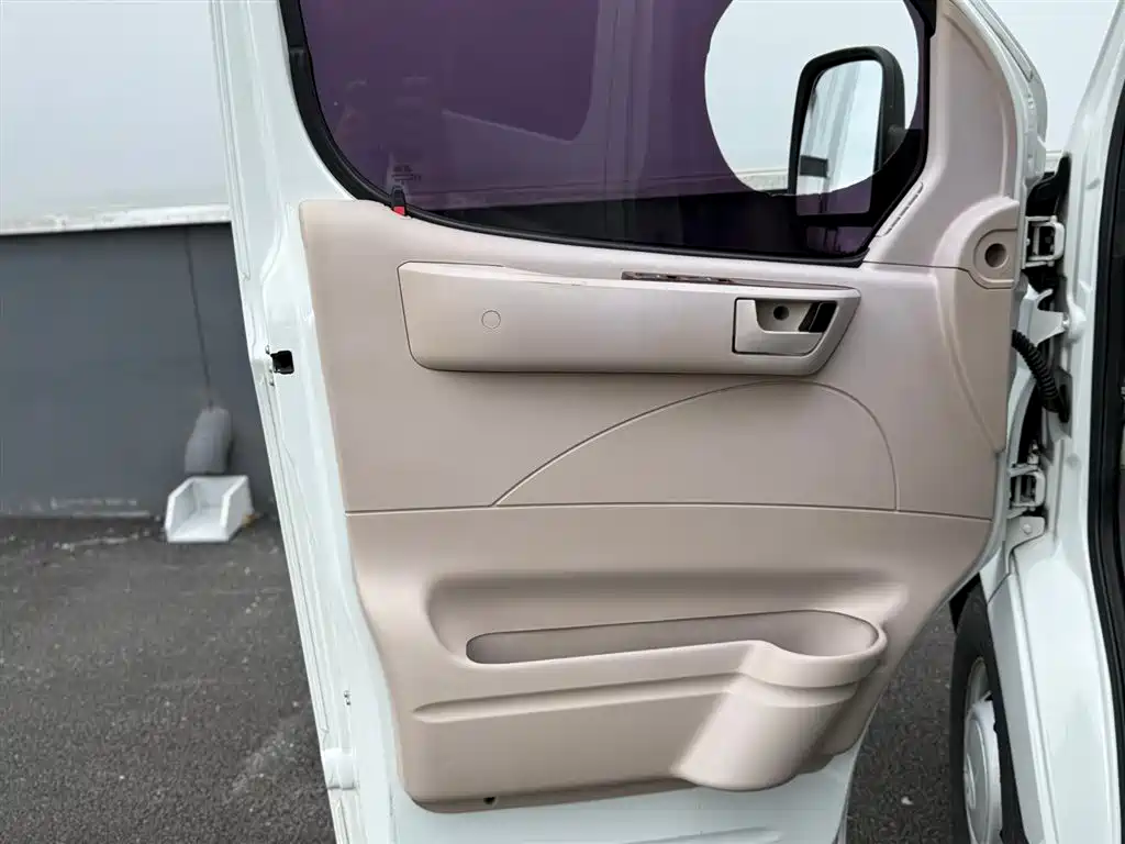 SAIC Maxus Xintu V80 2015 2.5T Manual Proud Transporter Edition Long Wheelbase High Roof фото 10