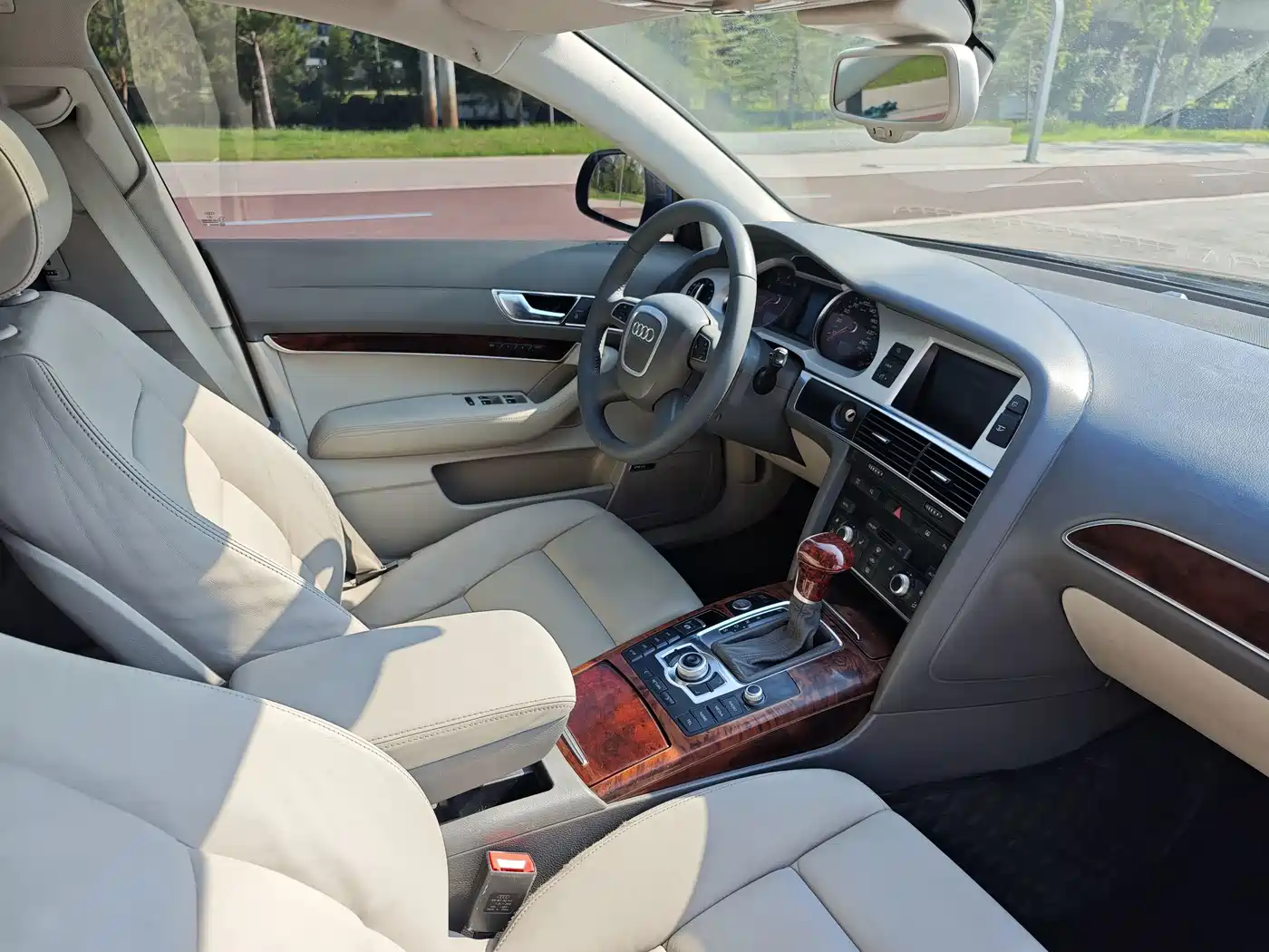 Фото 8 - Audi A6L