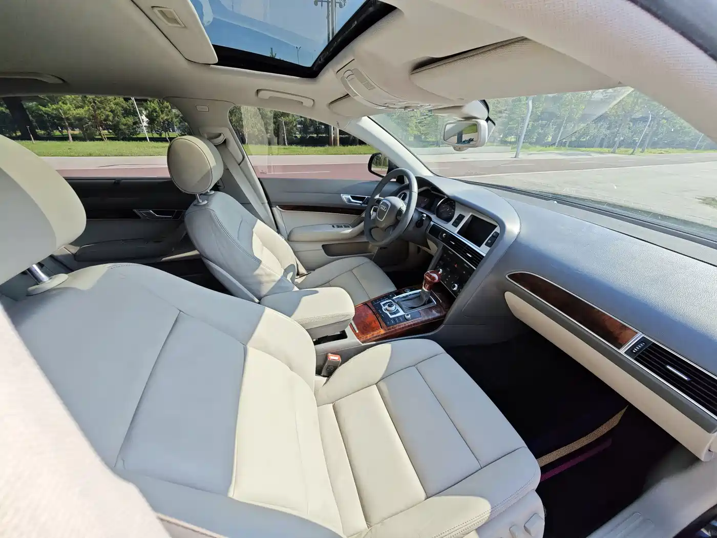 Фото 9 - Audi A6L