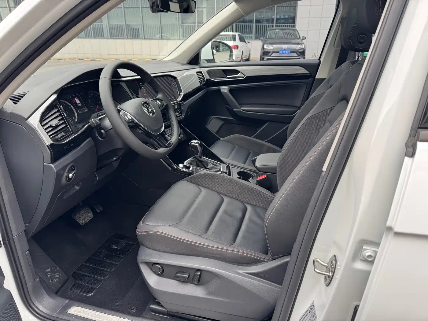Volkswagen Tayron 2022 280TSI 2WD Luxury Smart Connect Edition фото 6