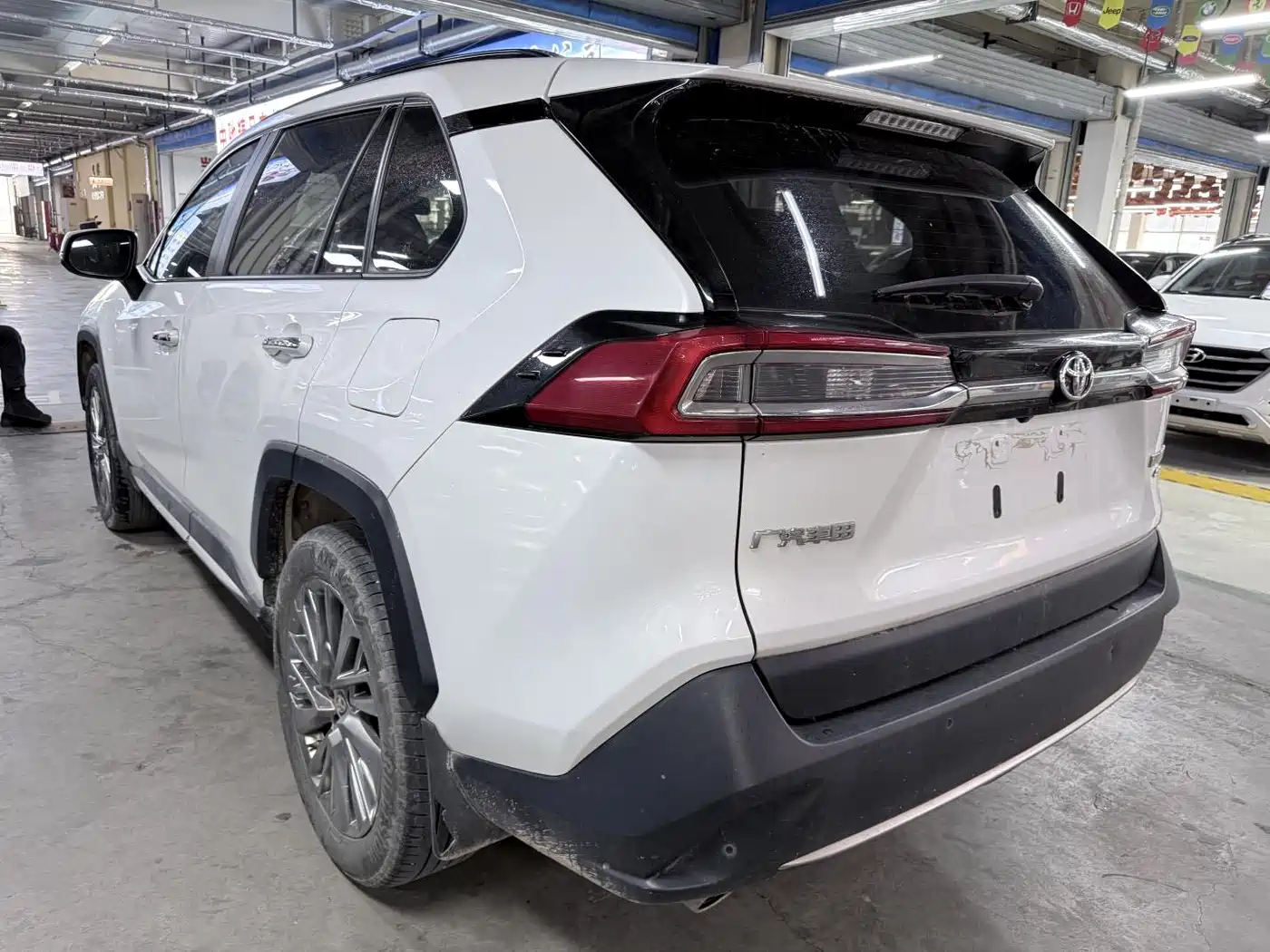 Toyota Wildlander 2020 2.0L CVT AWD Premium Edition фото 19
