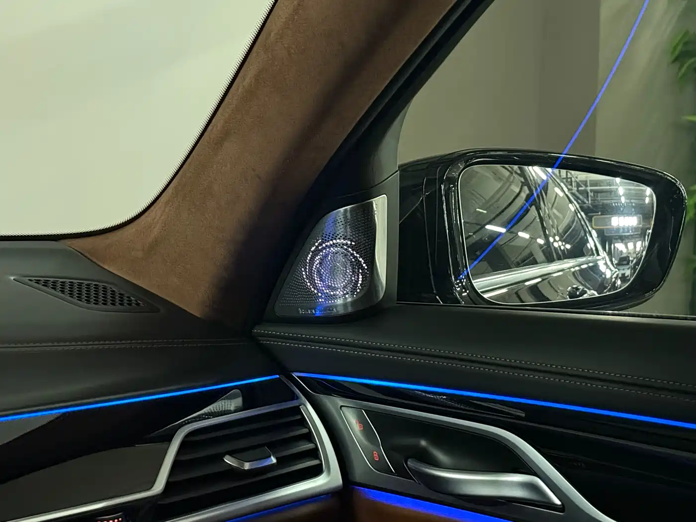 BMW 7 Series 2018 740Li xDrive Premium Type M Sport Package фото 16