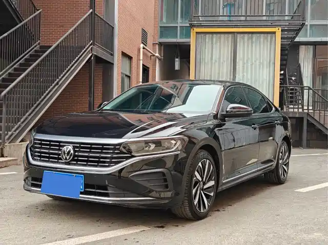 VOLKSWAGEN PASSAT 2024