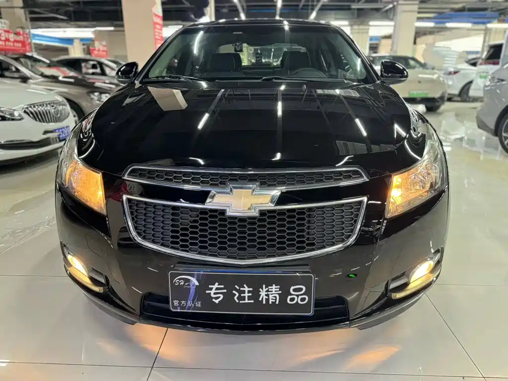 Фото 2 - Chevrolet Cruze