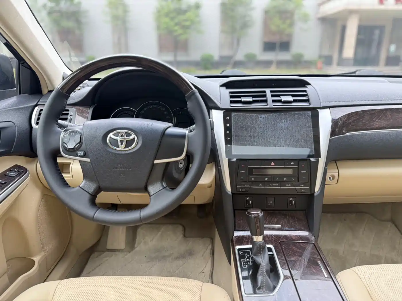 Toyota Camry 2016 2.0G 10th Anniversary Leading Edition фото 10