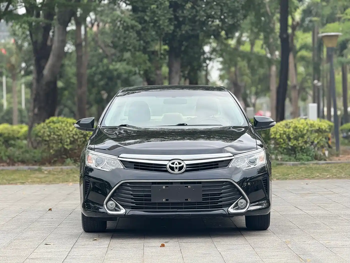 Toyota Camry 2016 2.0G 10th Anniversary Leading Edition фото 2