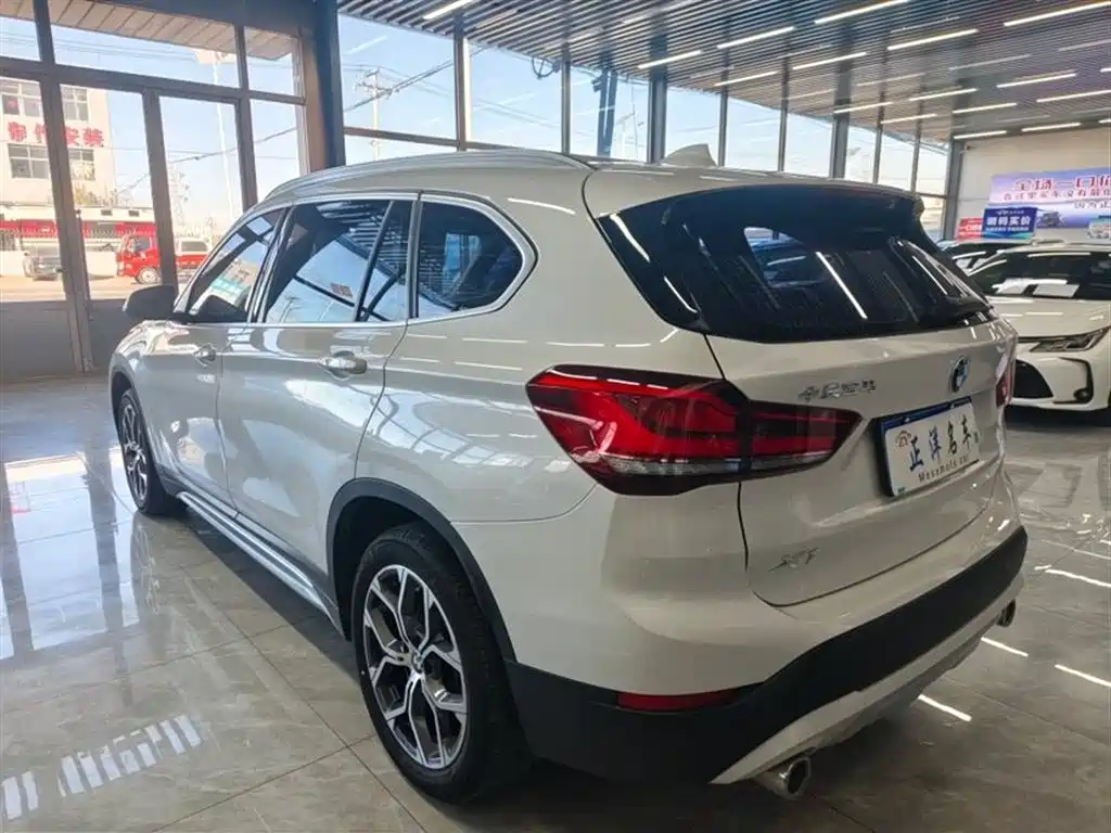 BMW X1 2022 sDrive20Li Fashion фото 3