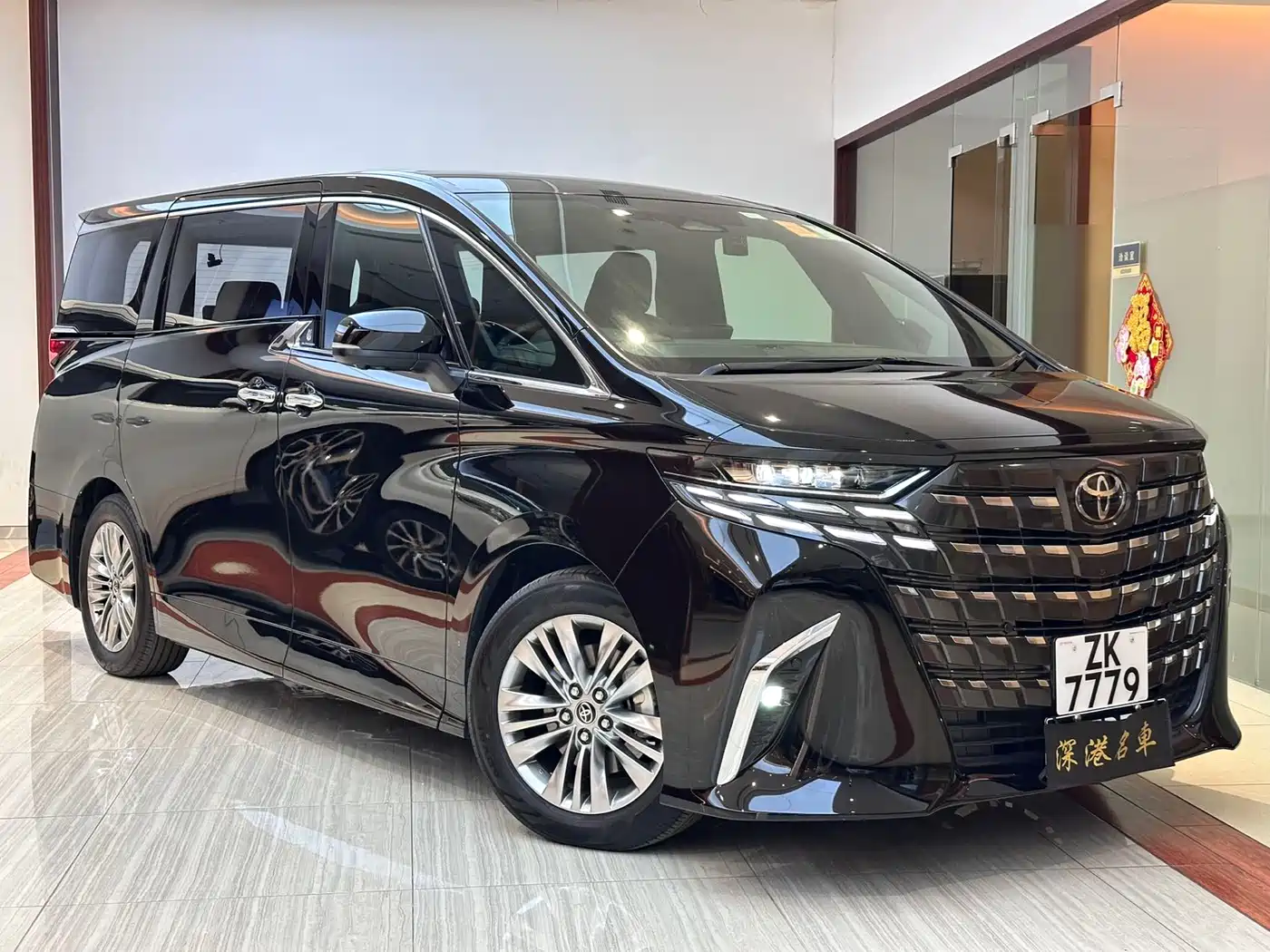Toyota Alphard 2025 Hybrid 2.5L Prestige Gold Edition фото 3