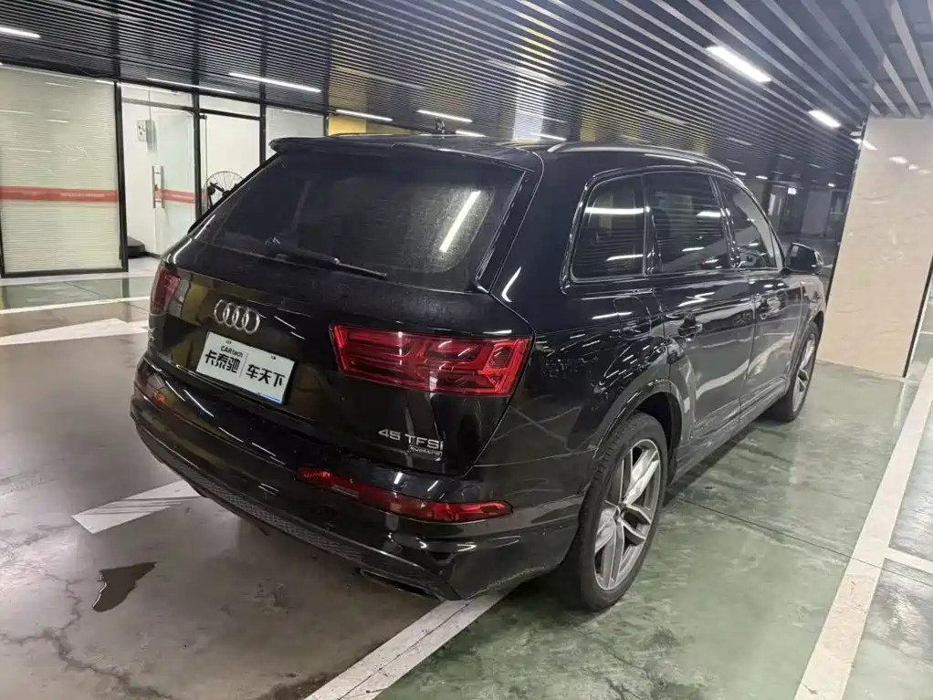 Фото 5 - Audi Q7
