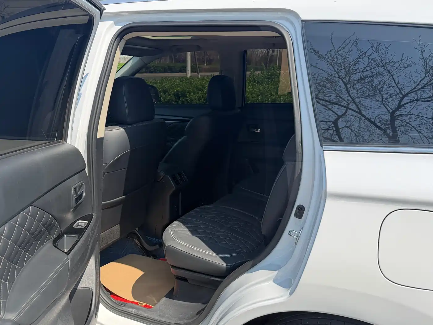 Mitsubishi Outlander 2021 2.4L 4WD Deluxe Edition 7-Seater фото 11