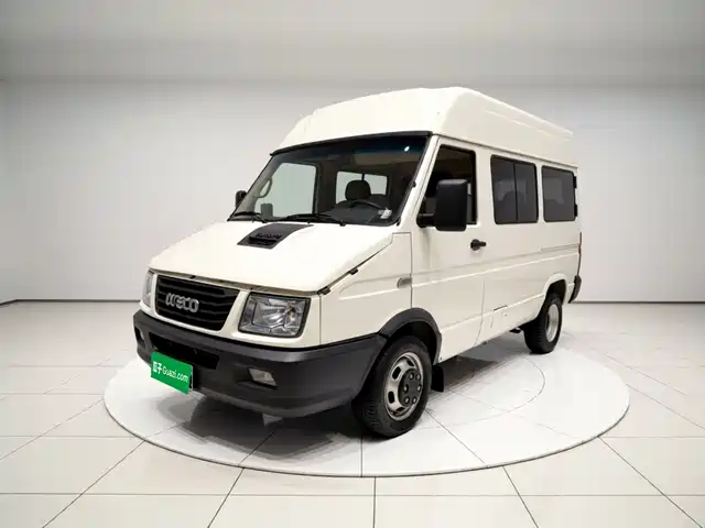 Iveco 得意 2.5T A35 M1, микроавтобус, 5-9, мест, короткая база, средняя крыша, задние двускатные колёса, сдвижная дверь