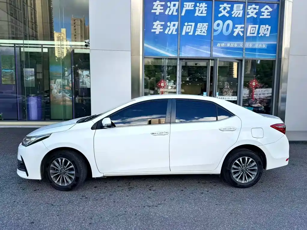 Фото 4 - Toyota Corolla