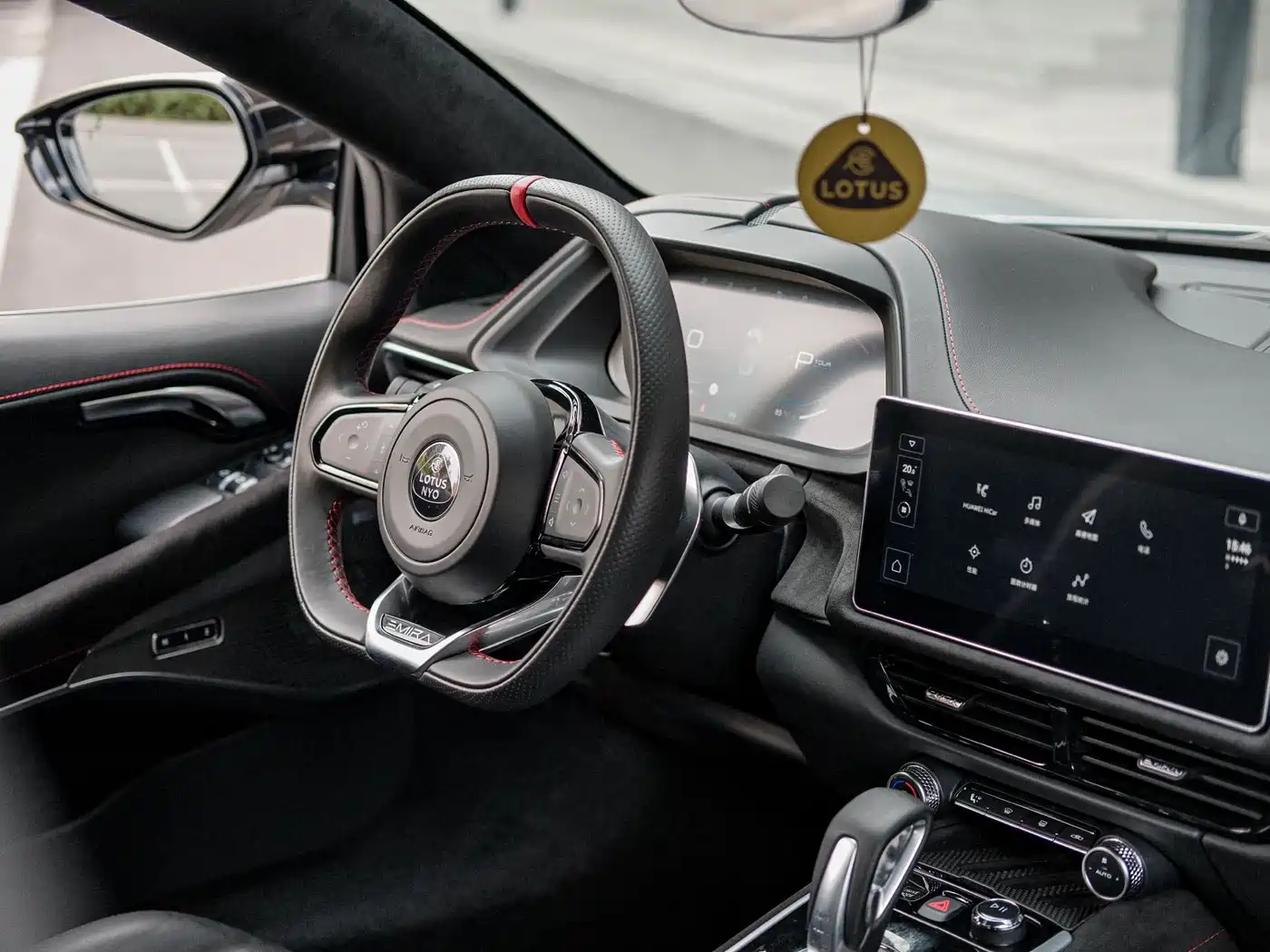 Lotus Cars EMIRA 2021 2.0T DCT First Edition фото 13