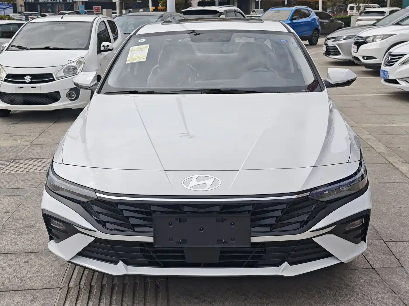 HYUNDAI ELANTRA