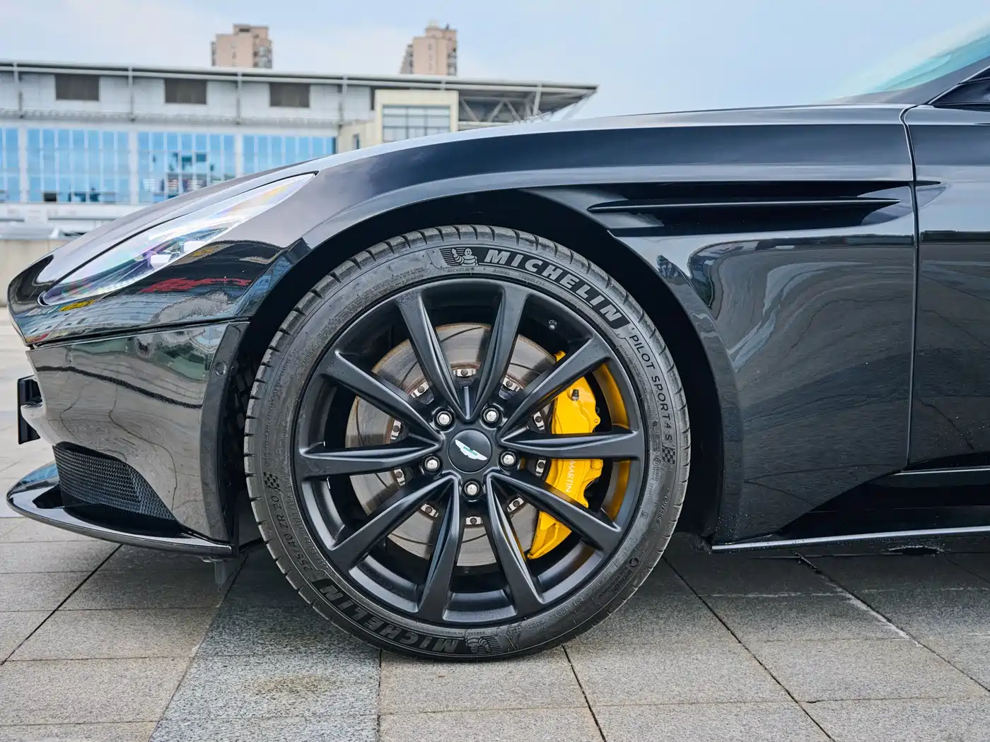 Aston Martin DB11 2021 2019 Model 4.0T V8 Coupe