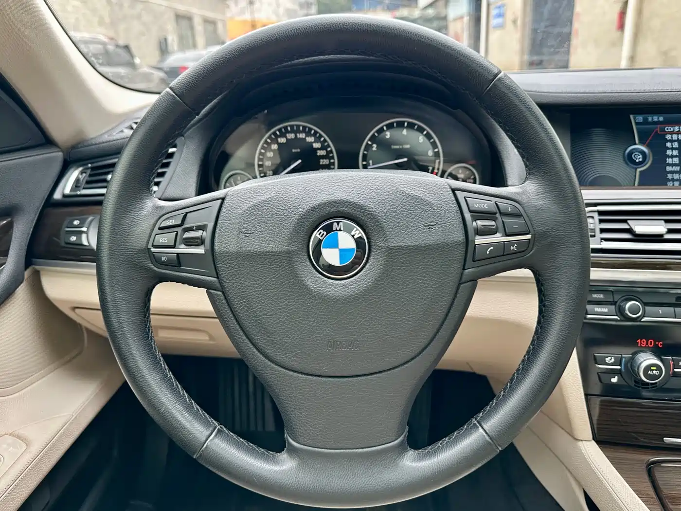 BMW 7 Series 2011 730Li Elegance фото 13