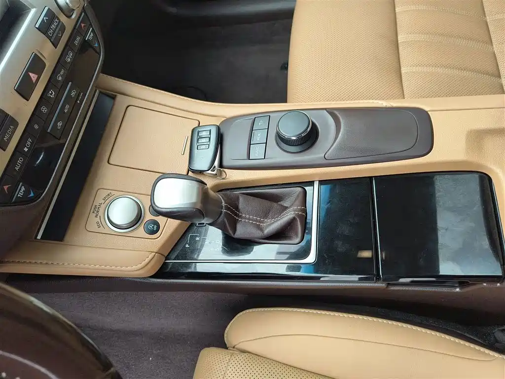 Lexus ES 2016 200 Midnight Special Limited Edition фото 17