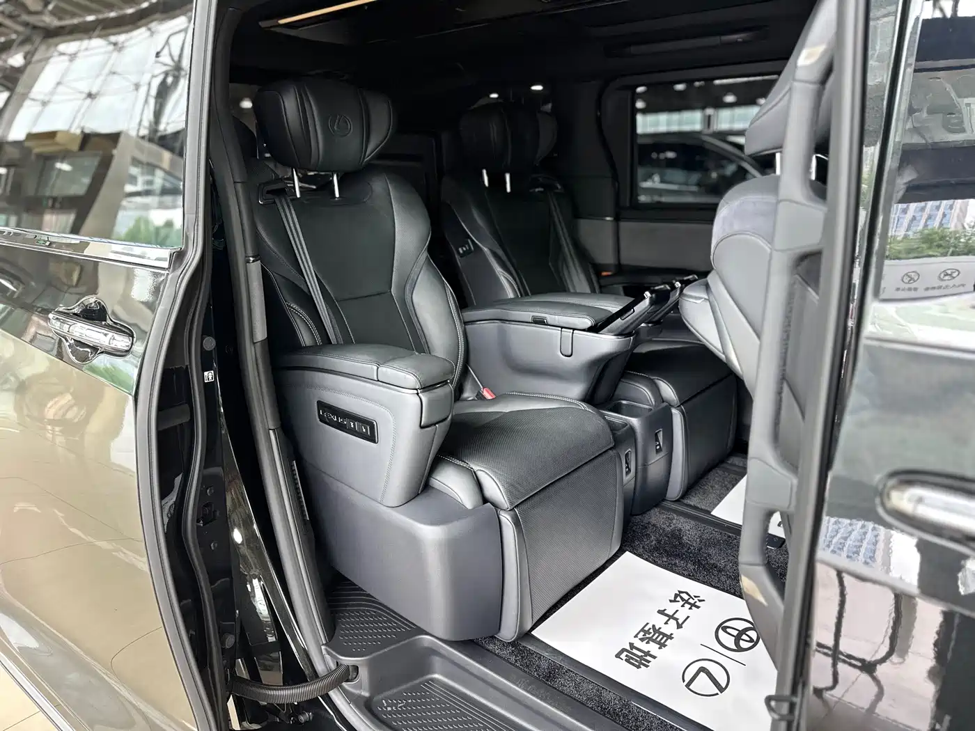 Lexus LM 2024 2023 350h 7-Seater Elegance Edition