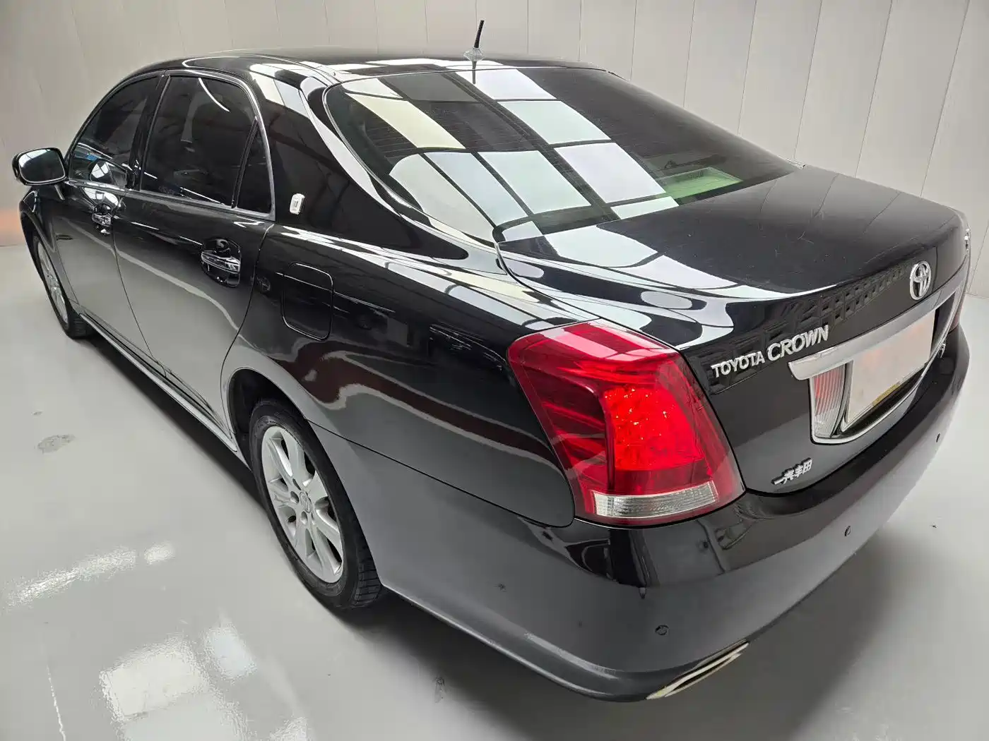 Toyota Crown 2010 3.0L Royal Saloon Premium Edition фото 3