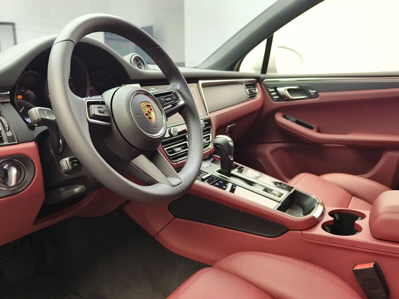Porsche Macan 2023 Macan 2.0T фото 12