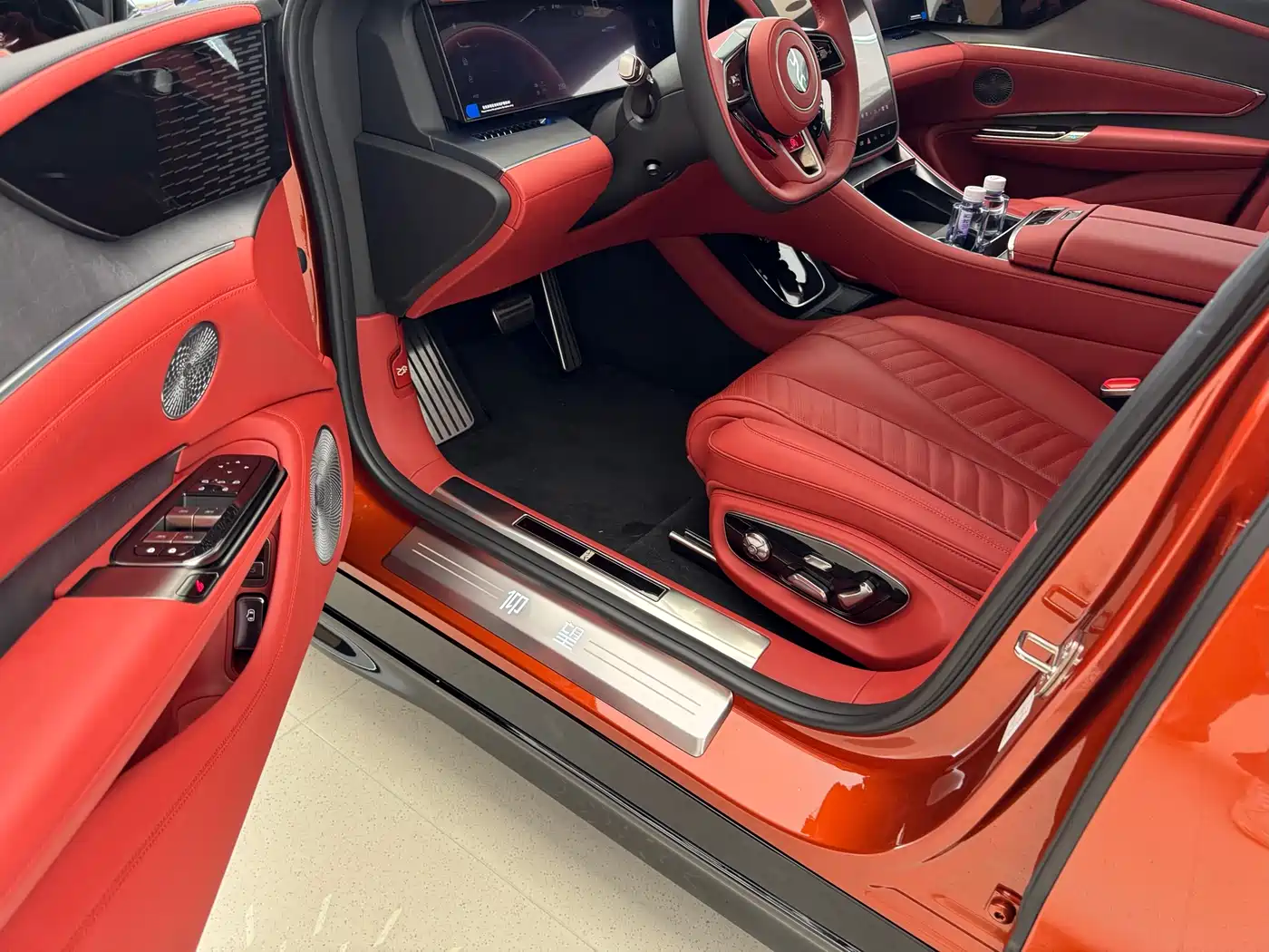 Yangwang U7 2026 PHEV 5-seater Luxury Edition фото 5
