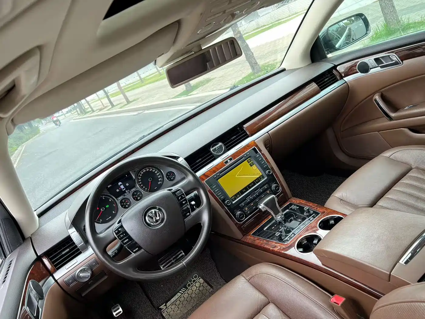 Volkswagen Phaeton 2015 Model 3.0L Smart Enjoyment Edition фото 5