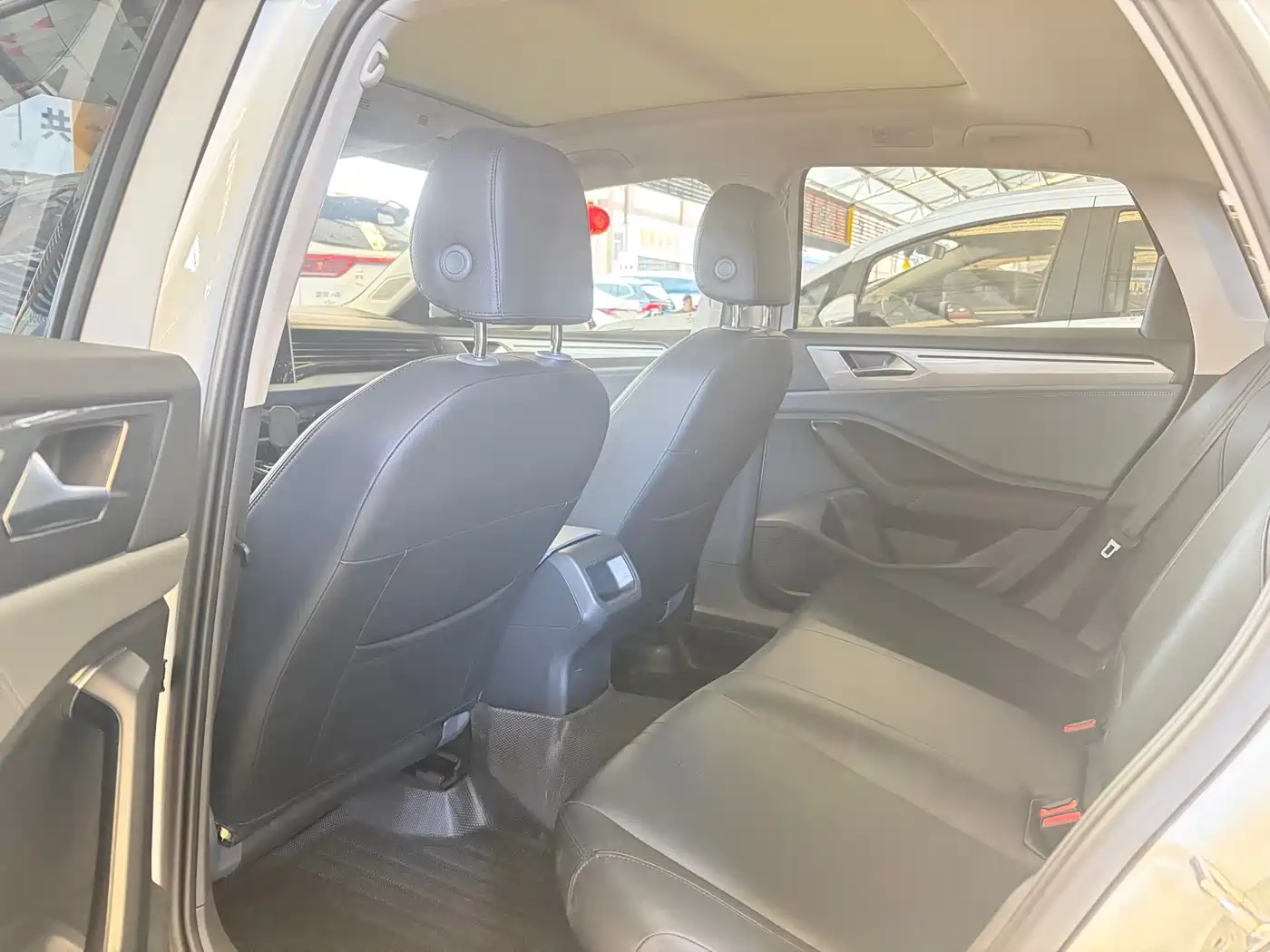 Volkswagen Sagitar 2023 300TSI DSG Surpassing Edition фото 8