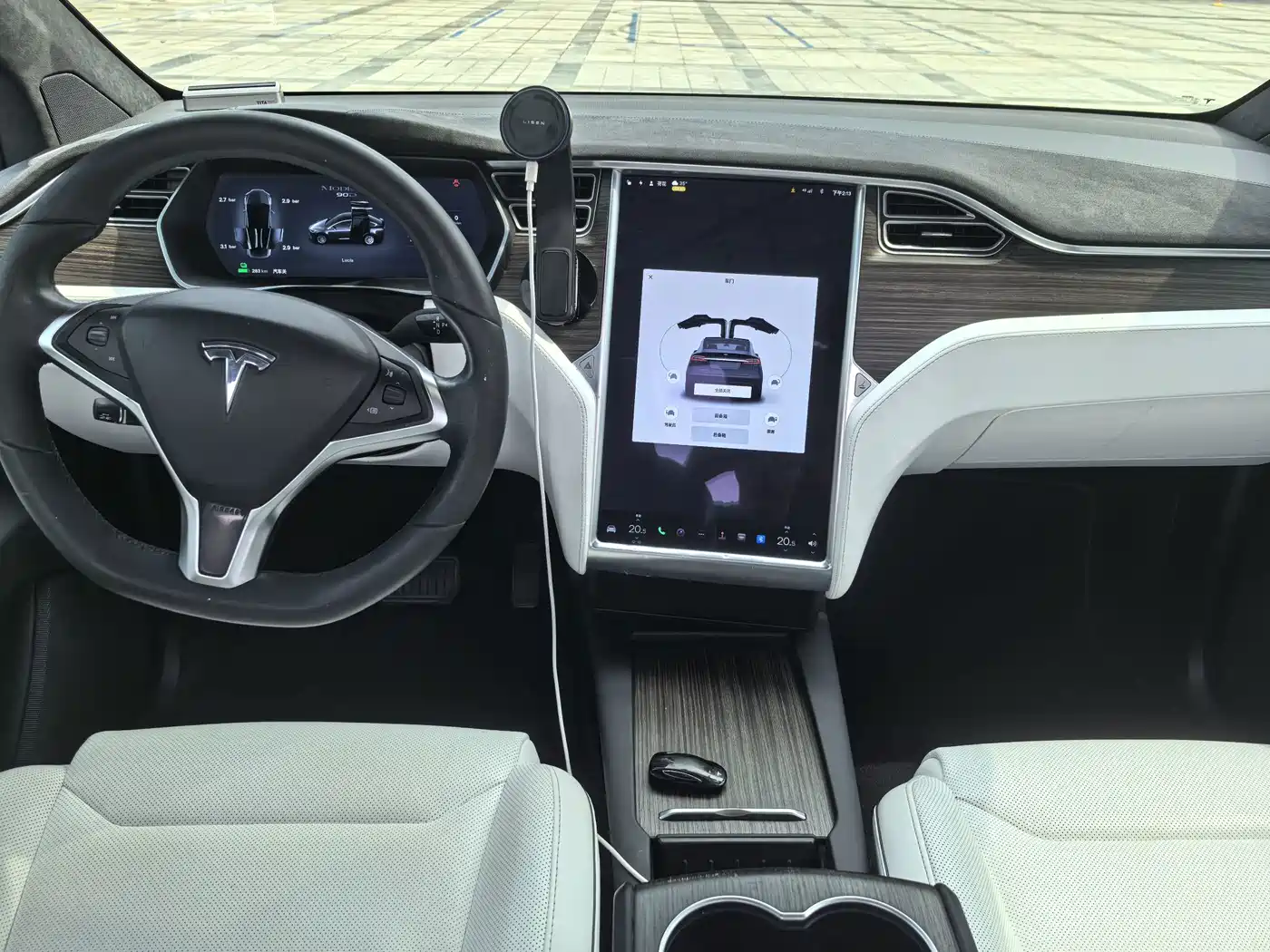 Фото 14 - Tesla Model X