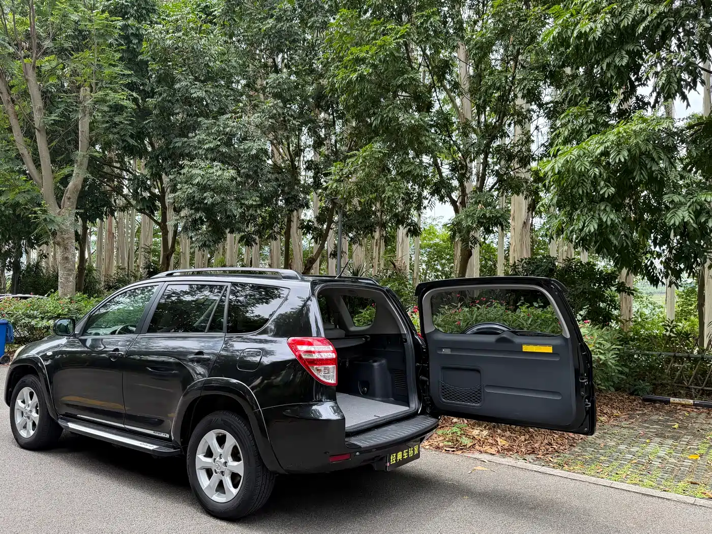 Toyota RAV4 Rongfang 2010 Model 2.0L Manual Luxury Upgrade Edition фото 8