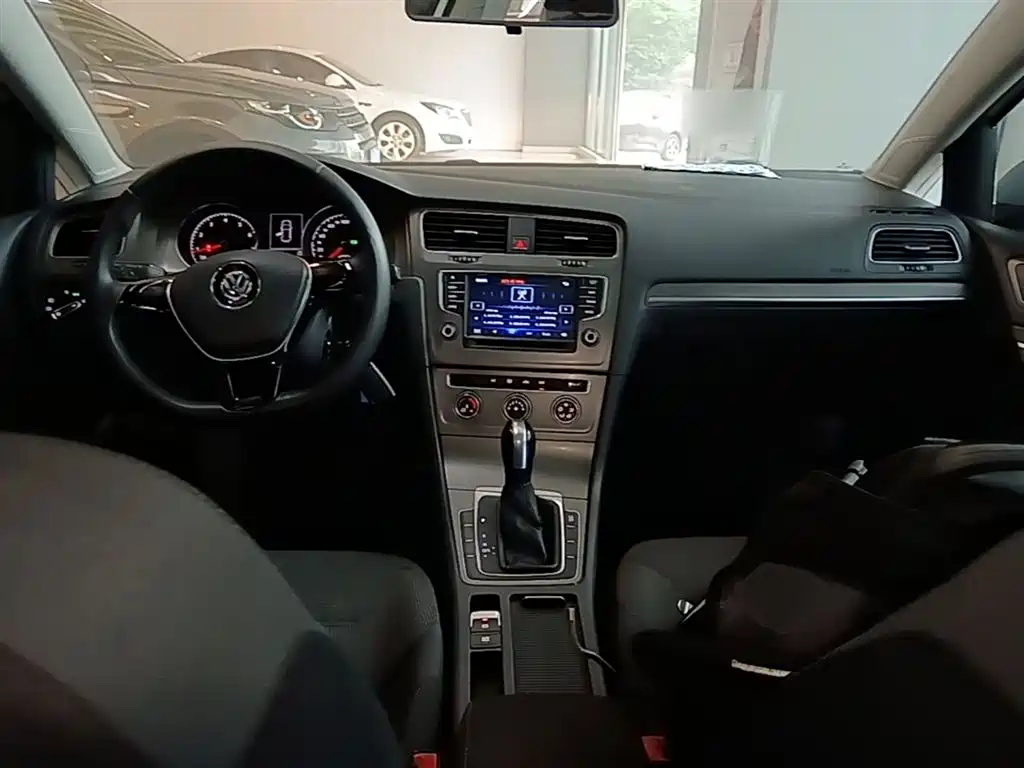 Volkswagen Golf 2015 1.6L Automatic Comfort фото 10