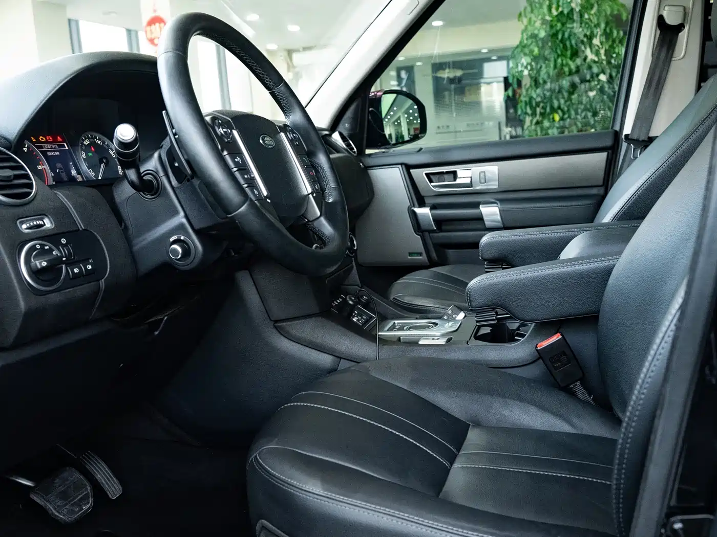 Land Rover Discovery 2016 3.0 SDV6 Black Edition HSE Diesel фото 31