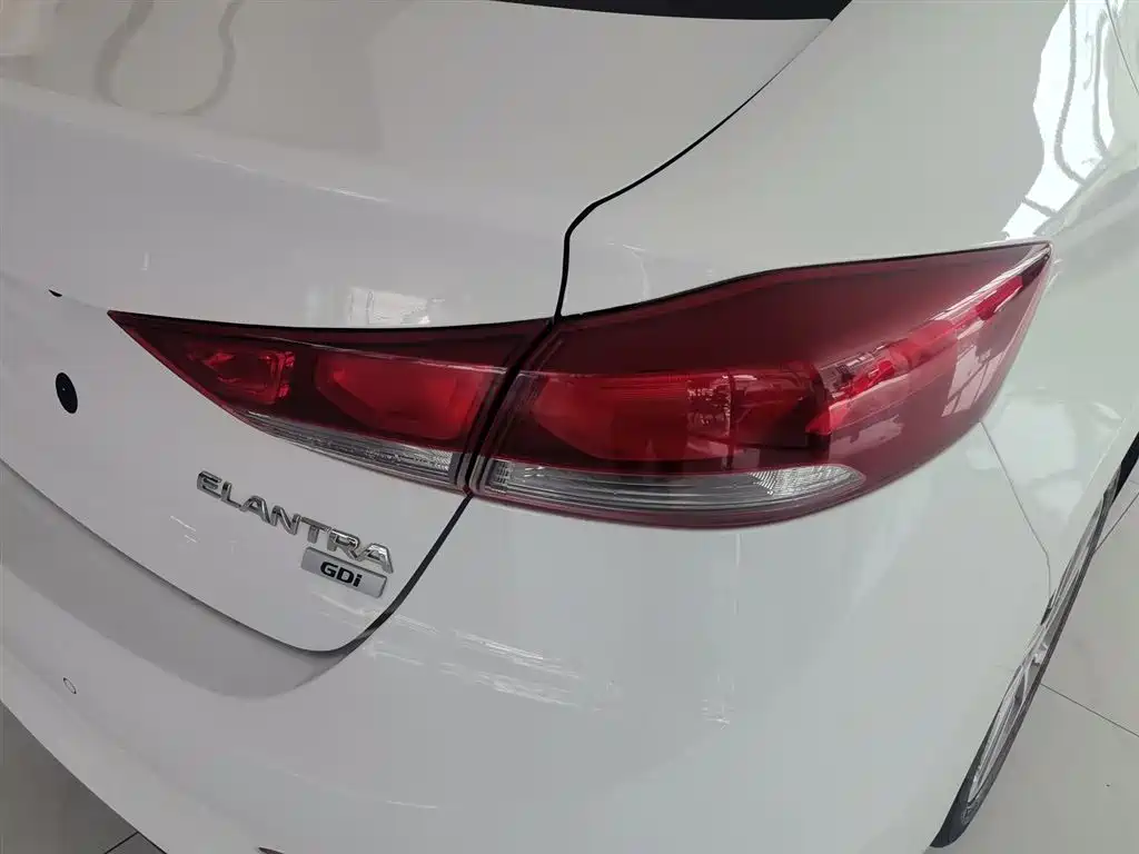 Hyundai Elantra 2016 Model 1.6L Automatic Smart Elite фото 8