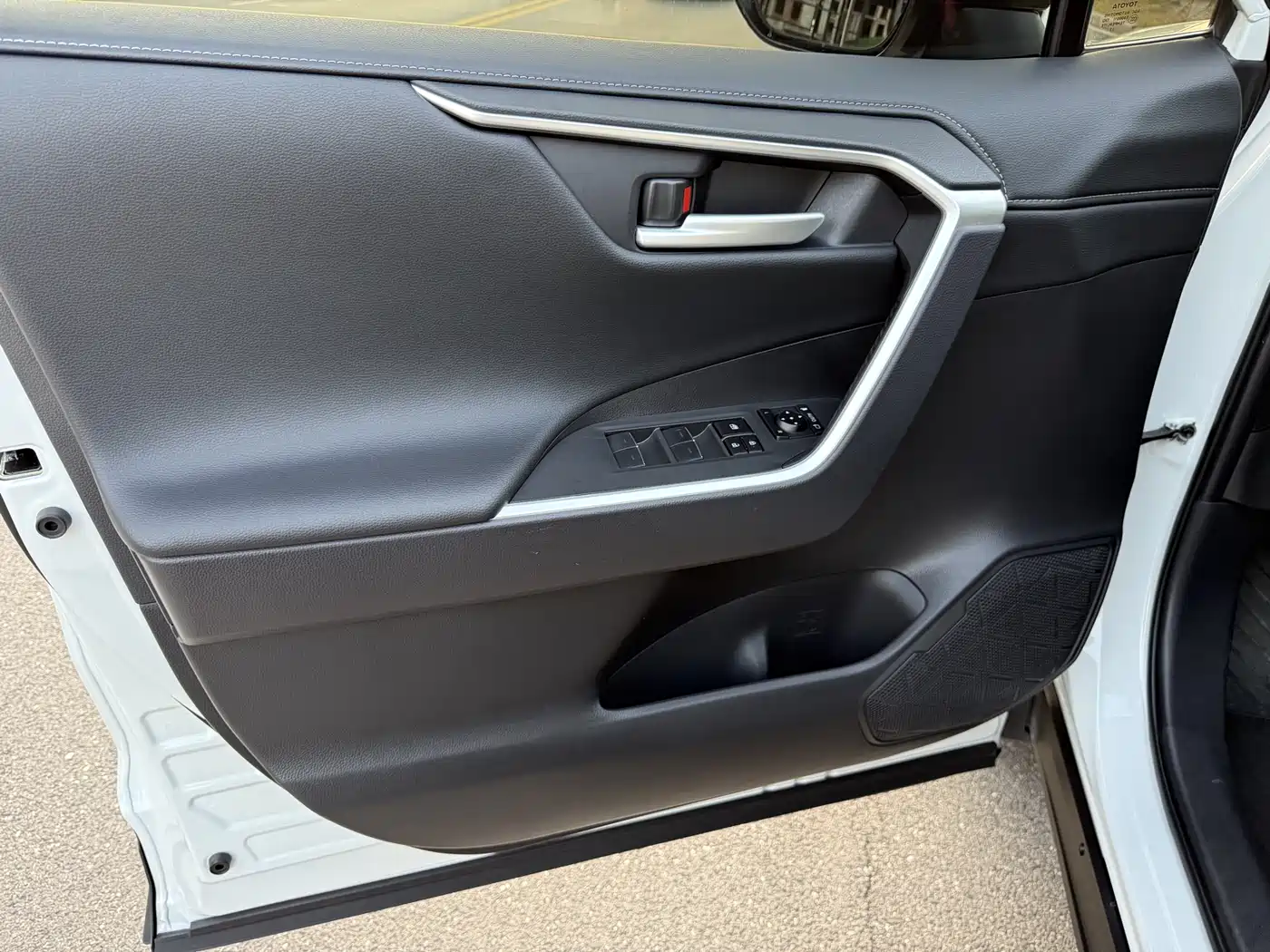 Toyota Wildlander 2023 Hybrid 2.5L E-CVT AWD Premium Edition фото 19