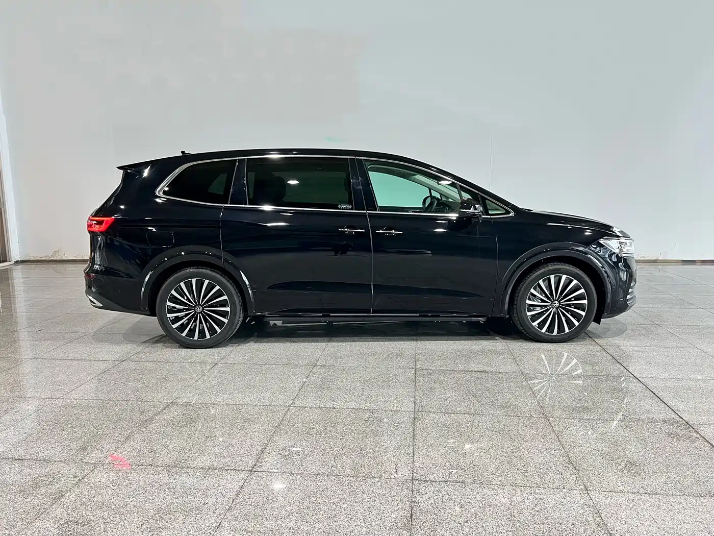 Volkswagen Viloran 2024 380TSI Executive Edition фото 3