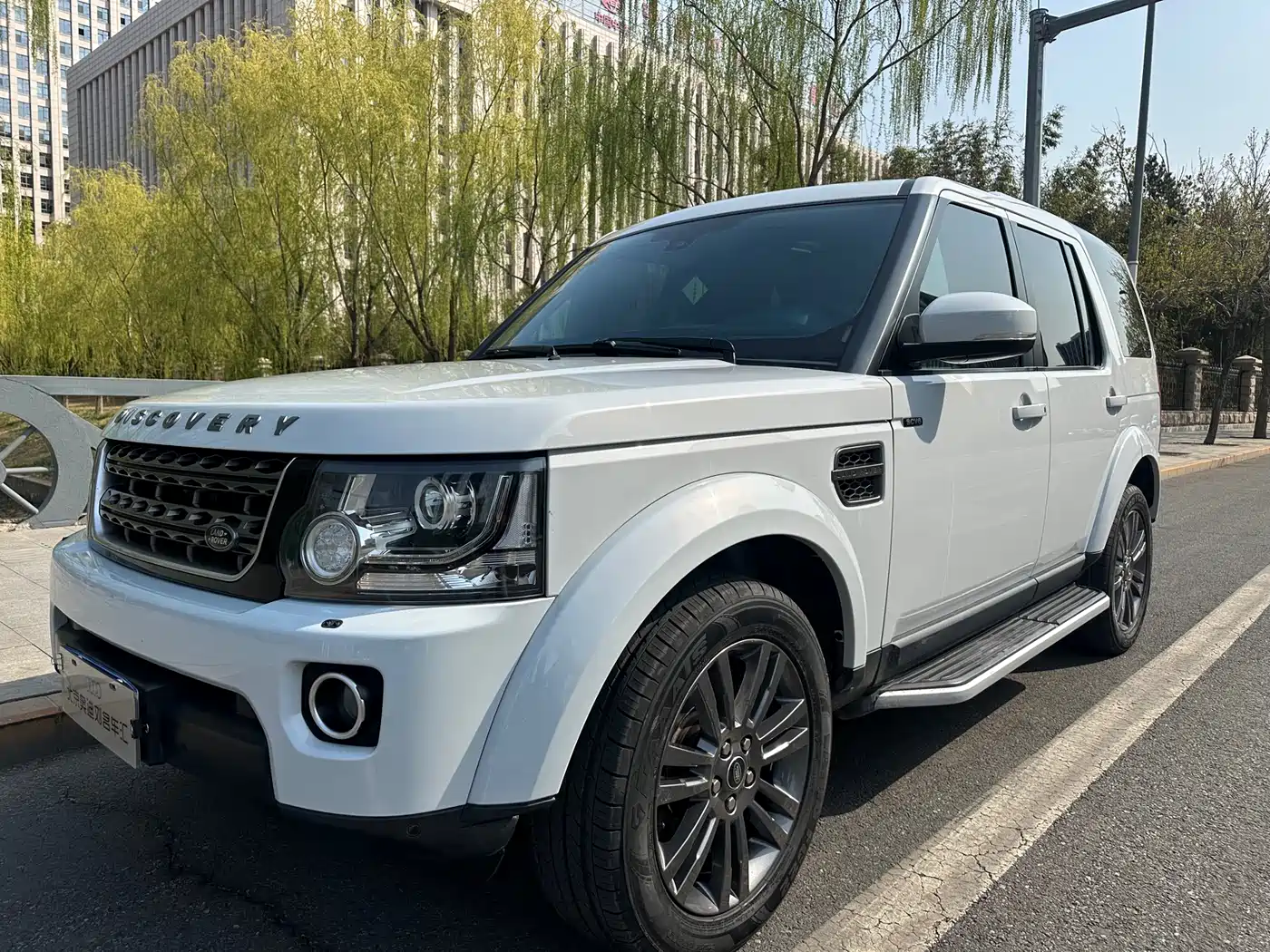 Land Rover Discovery 2016 3.0 SC V6 HSE фото 3